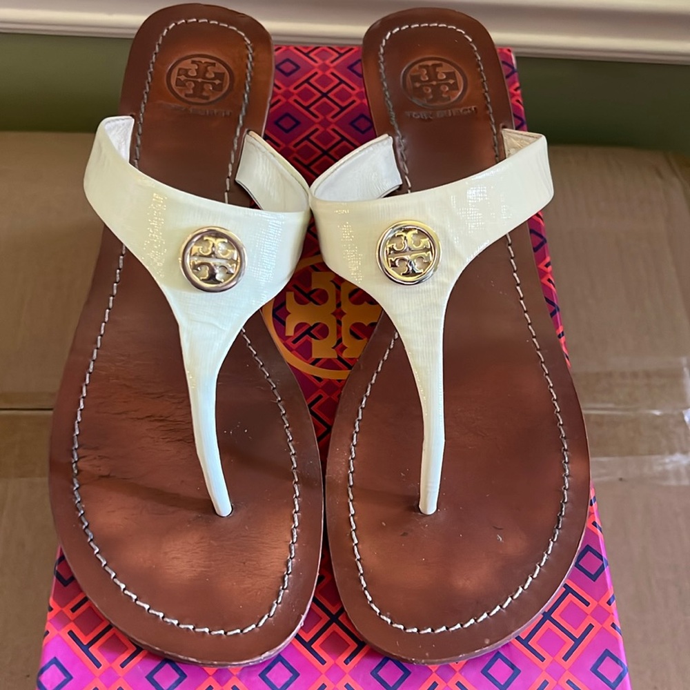 Tory Burch Sz 8 ivory Cameron Thong Sandal great condition